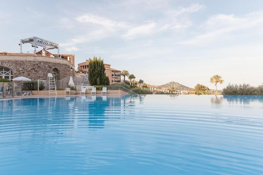 Village Cap Esterel, Piscine, Plage แซ็งต์-ราฟาเอล ภายนอก รูปภาพ