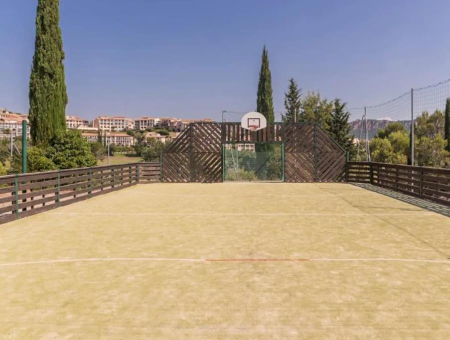 Village Cap Esterel, Piscine, Plage แซ็งต์-ราฟาเอล ภายนอก รูปภาพ