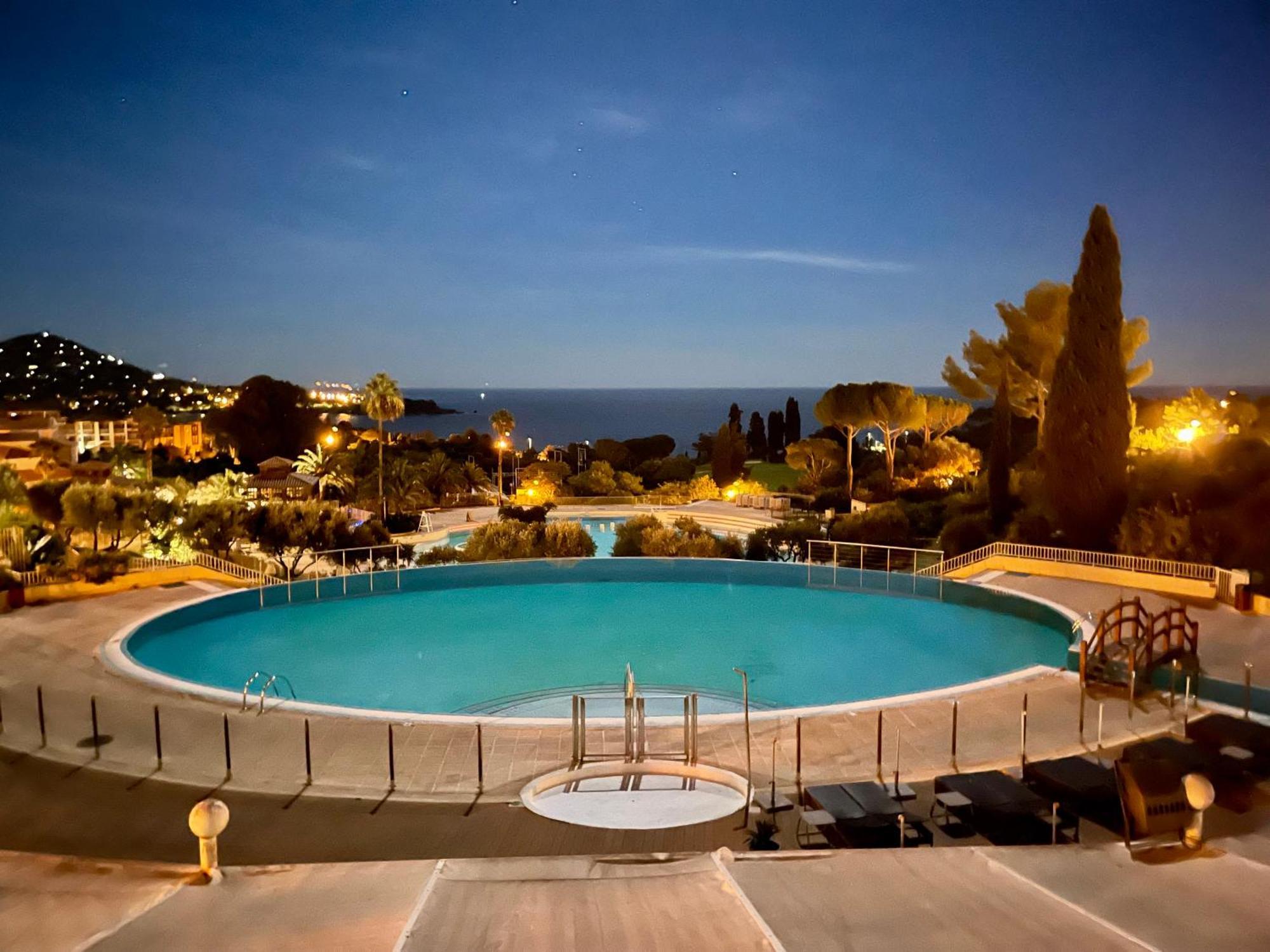 Village Cap Esterel, Piscine, Plage แซ็งต์-ราฟาเอล ภายนอก รูปภาพ