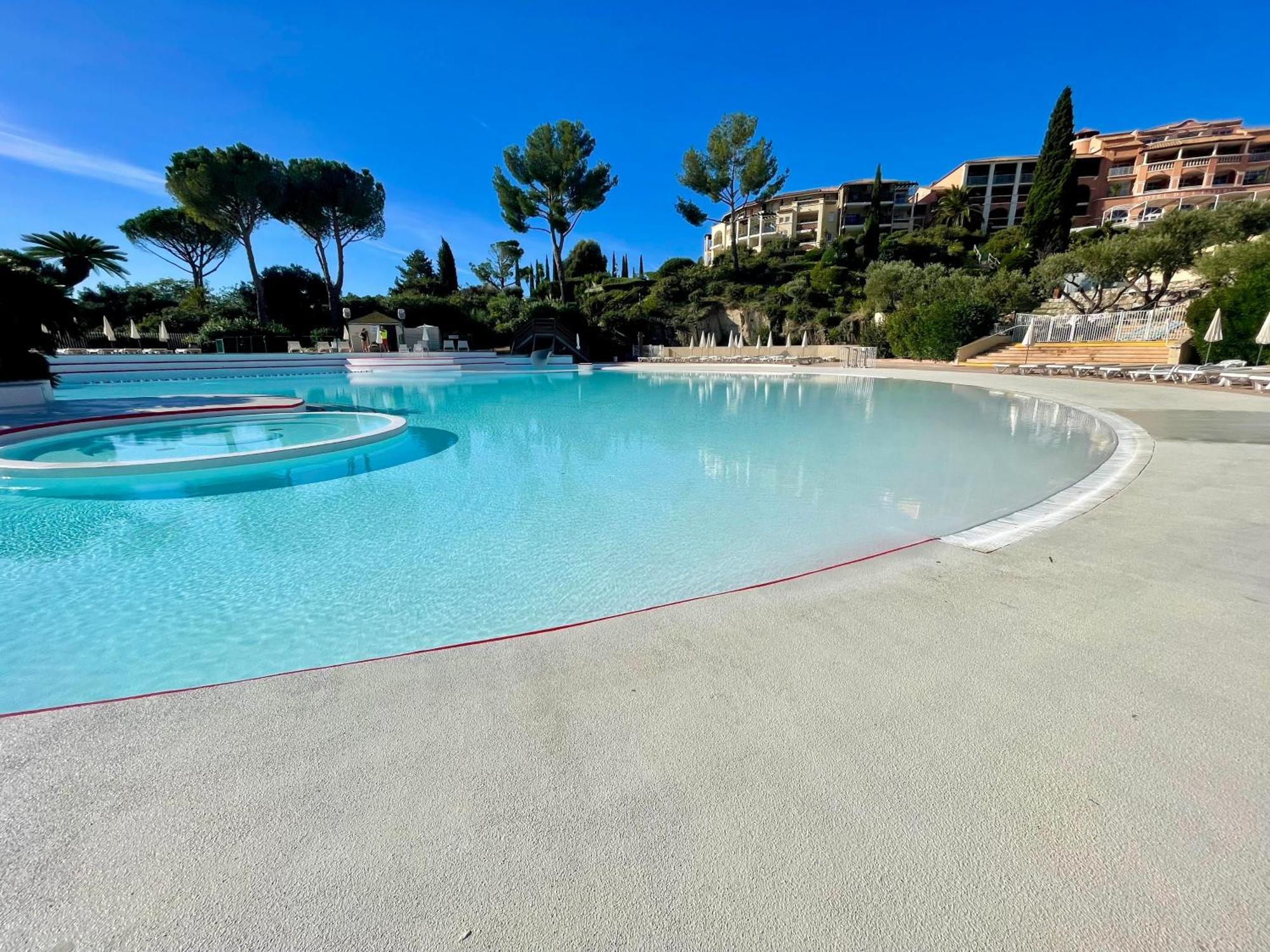 Village Cap Esterel, Piscine, Plage แซ็งต์-ราฟาเอล ภายนอก รูปภาพ
